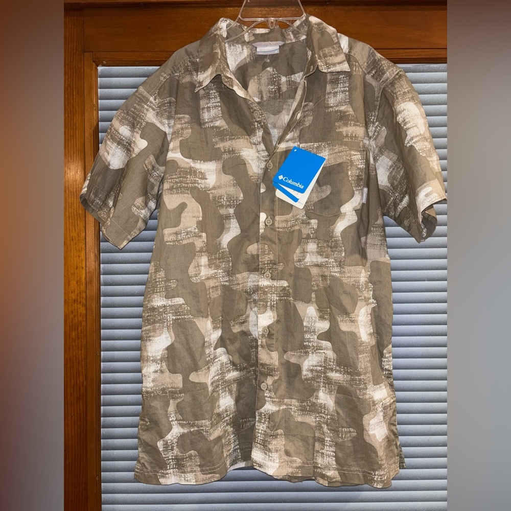 NWT Columbia Sportswear Trail Of The Cedars Medium Button Short Sleeve Shirt